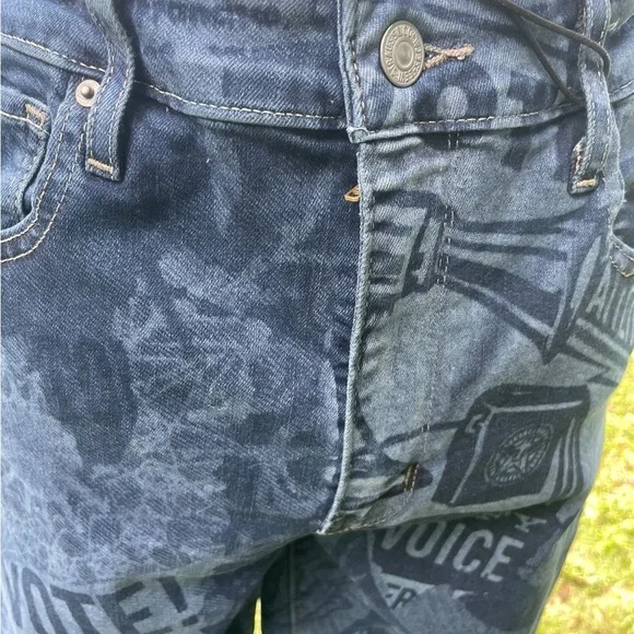 Levi’s OBEY Print Customizef in Miami Jeans - Picture 9 of 16